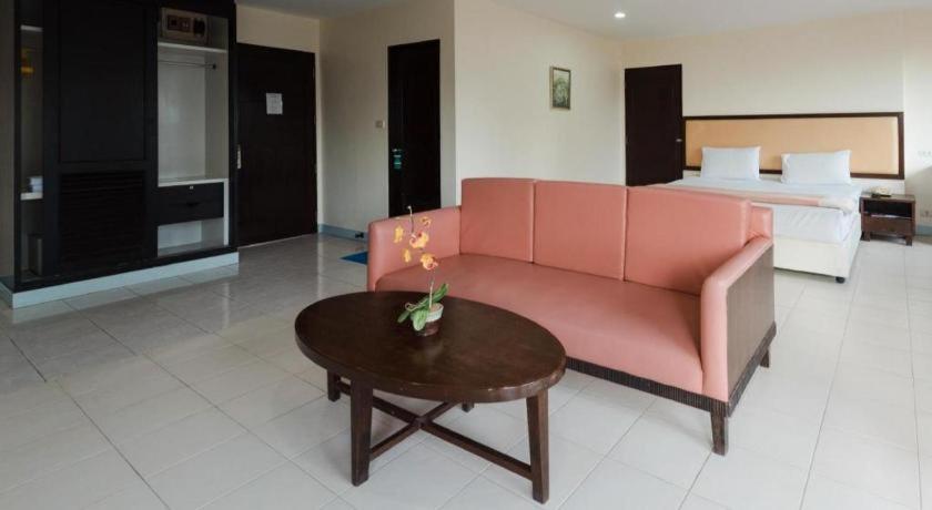 Nice Beach Hotel Rayong Exterior foto