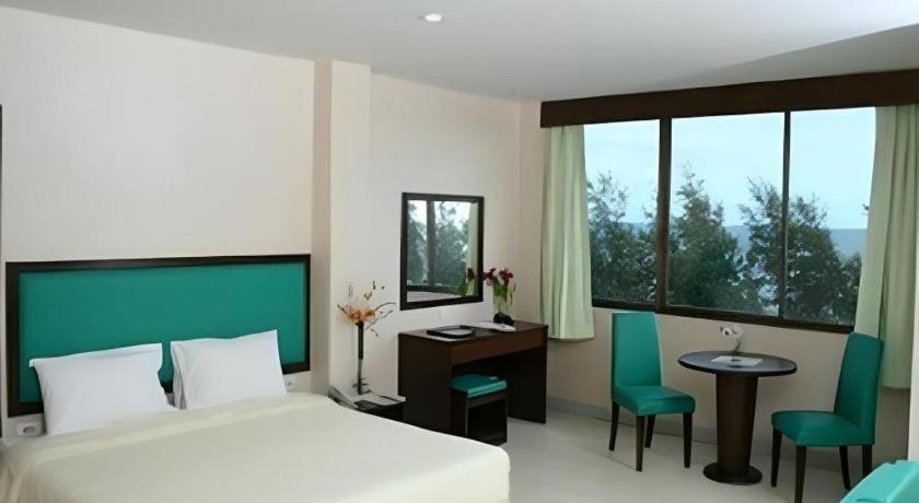 Nice Beach Hotel Rayong Exterior foto